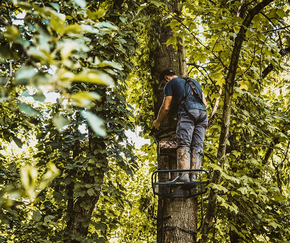 071322_940x788hangingtreestand